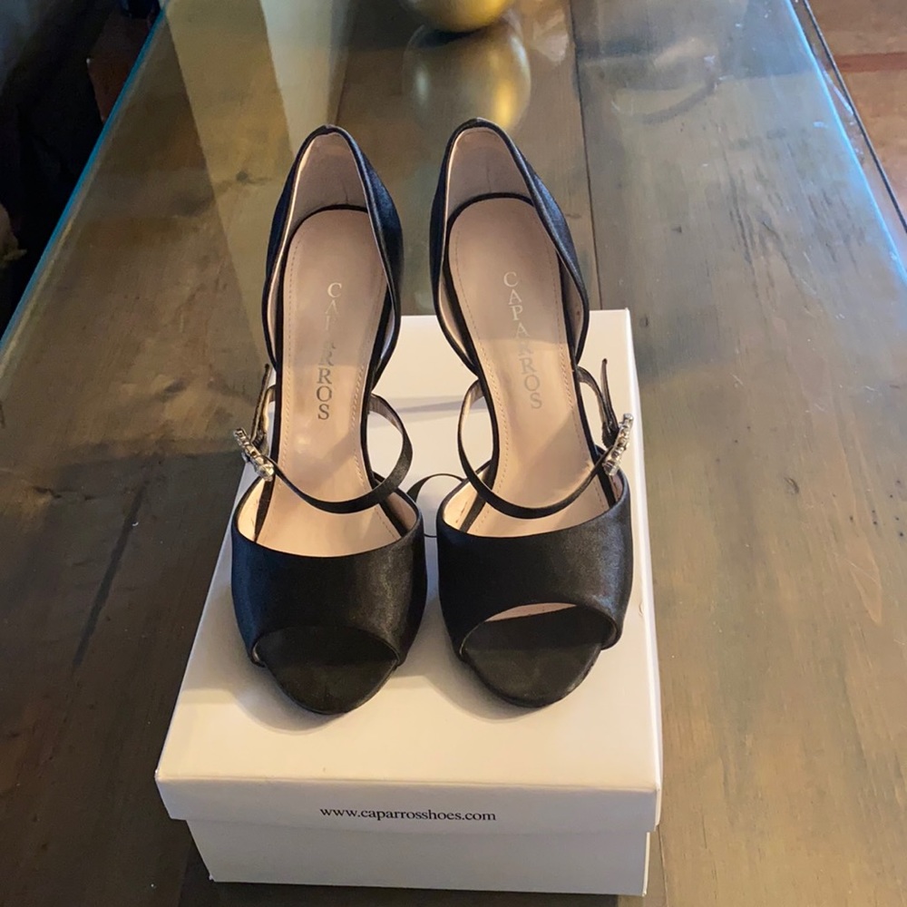 Caparros Peep toe pumps
